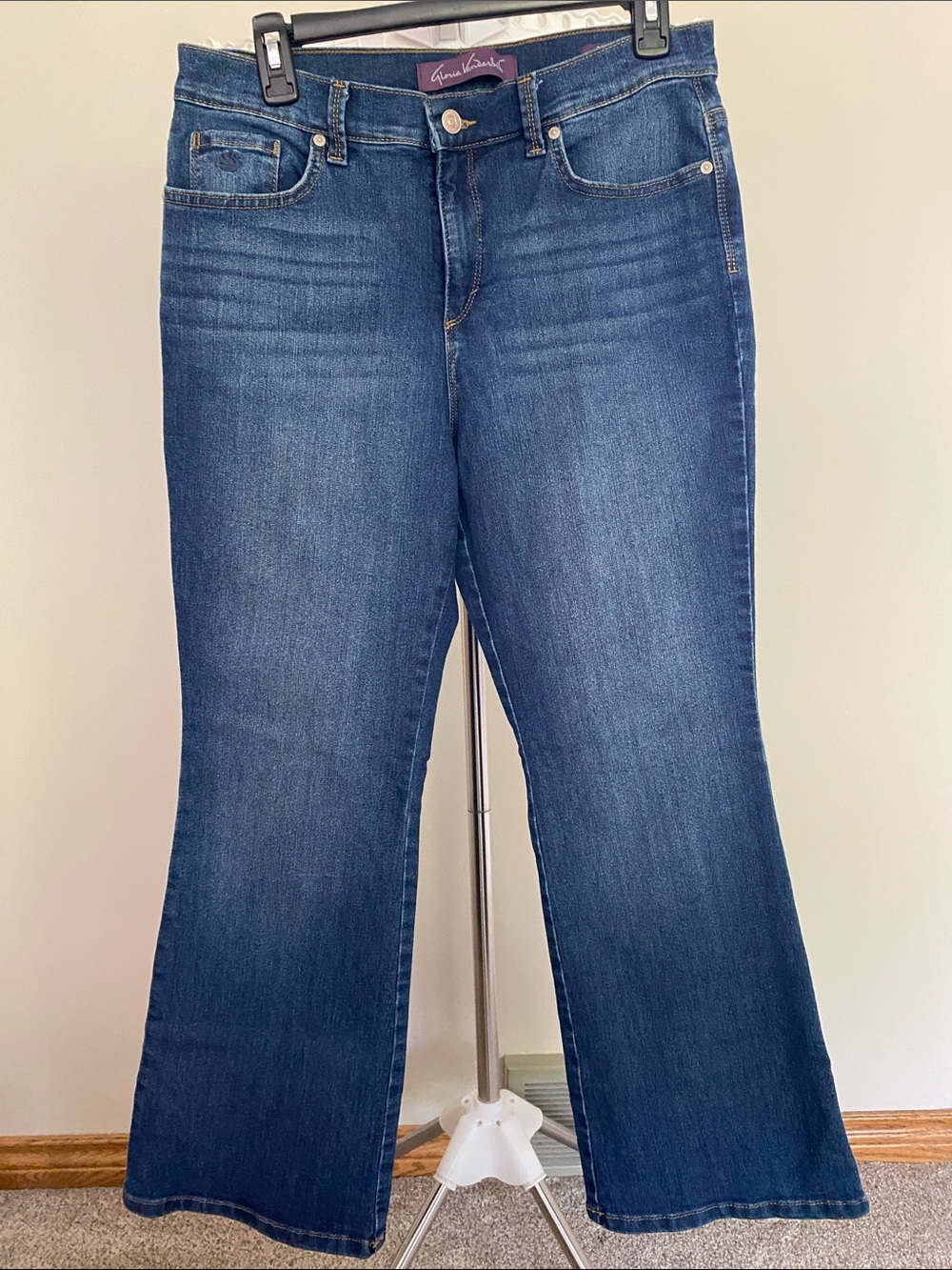 Gloria Vanderbilt Women's Dark Blue Bootcut Jeans. Size 10P.